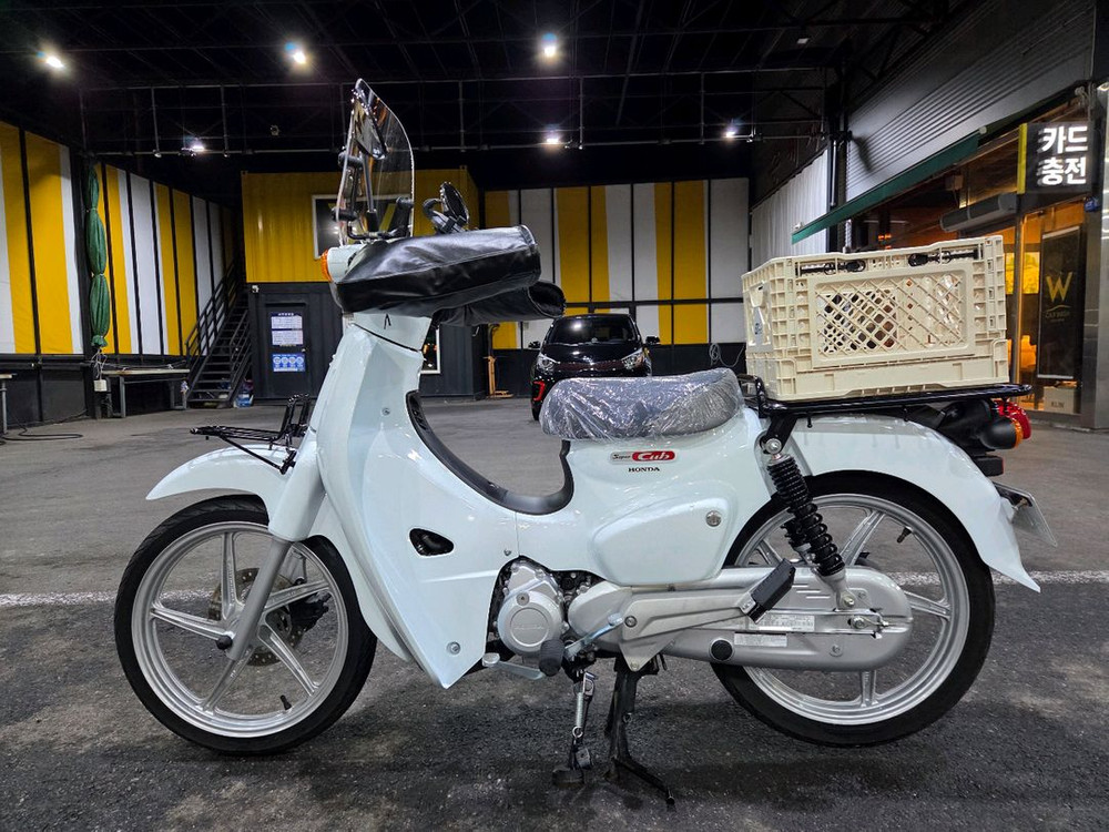 23년식 슈퍼커브110 화이트--3