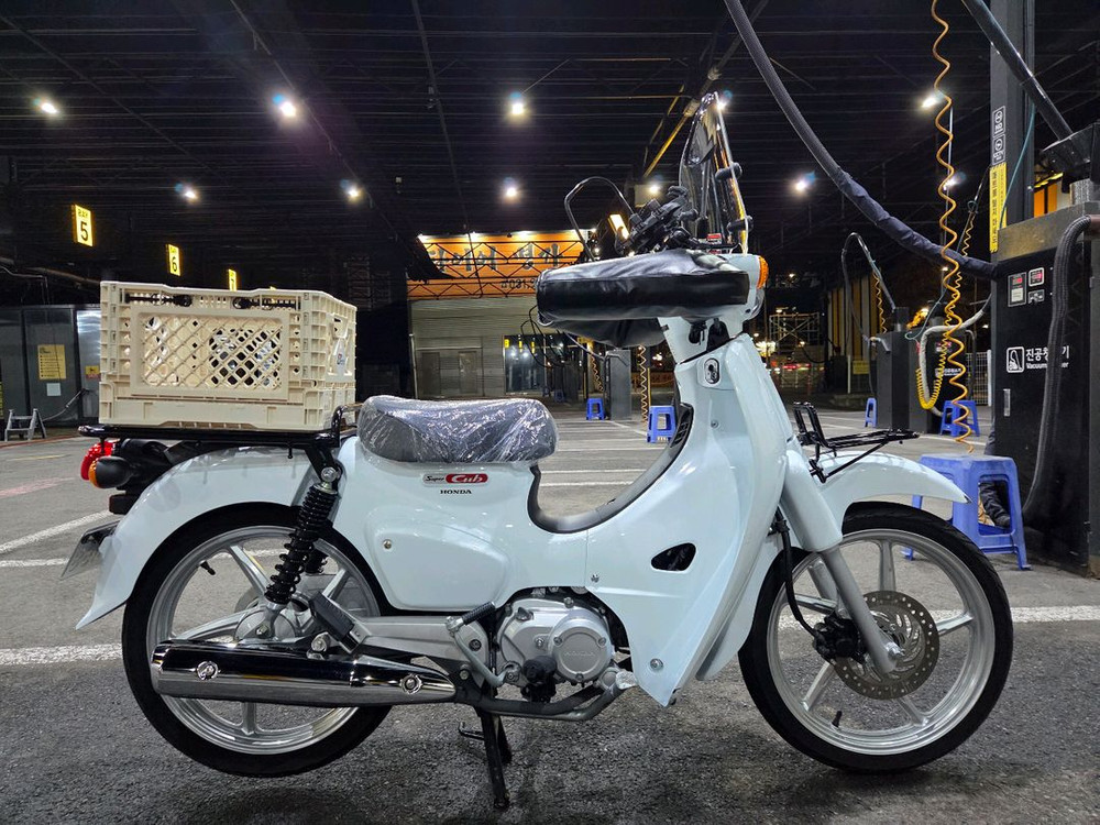 23년식 슈퍼커브110 화이트--4