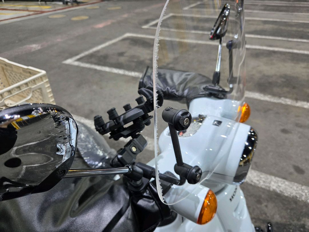 23년식 슈퍼커브110 화이트--7