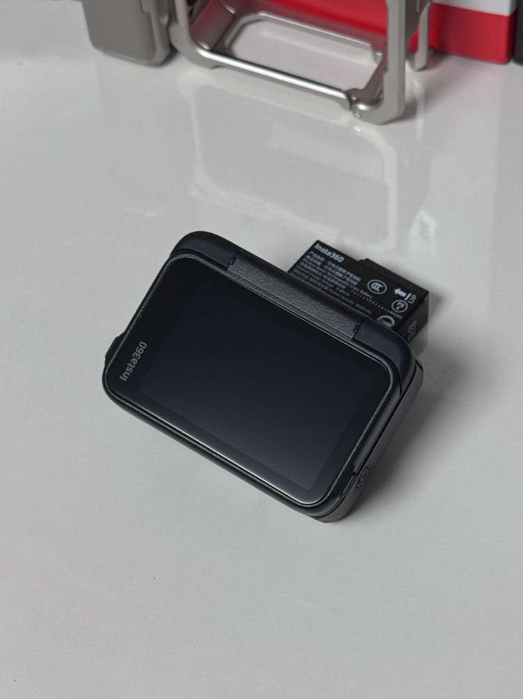 인스타360 에이스프로2 + 틸타 케이지 + 마그네틱 백팩 클립--2