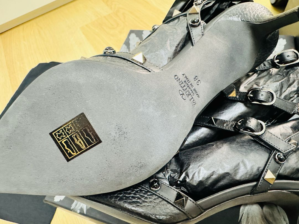 [정품] 발렌티노 가라바니 락스터드 앤 노아(NOIR) 펌프스 힐 245~250mm 이미지