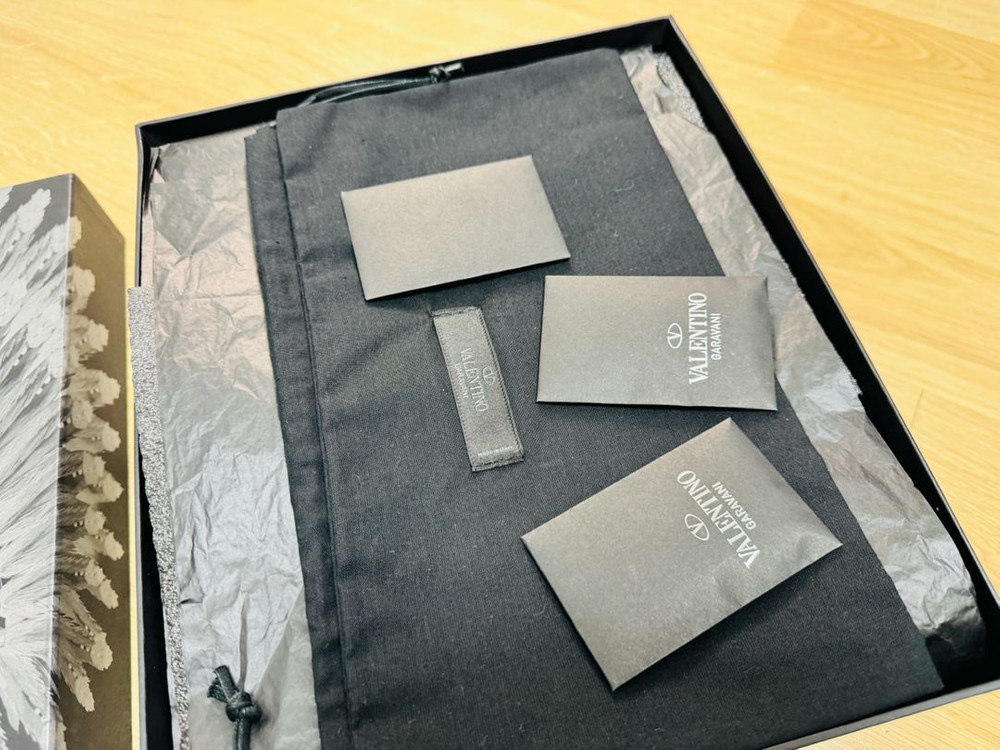 [정품] 발렌티노 가라바니 락스터드 앤 노아(NOIR) 펌프스 힐 245~250mm 이미지