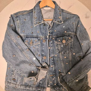 산드로 스터드 데님 청자켓