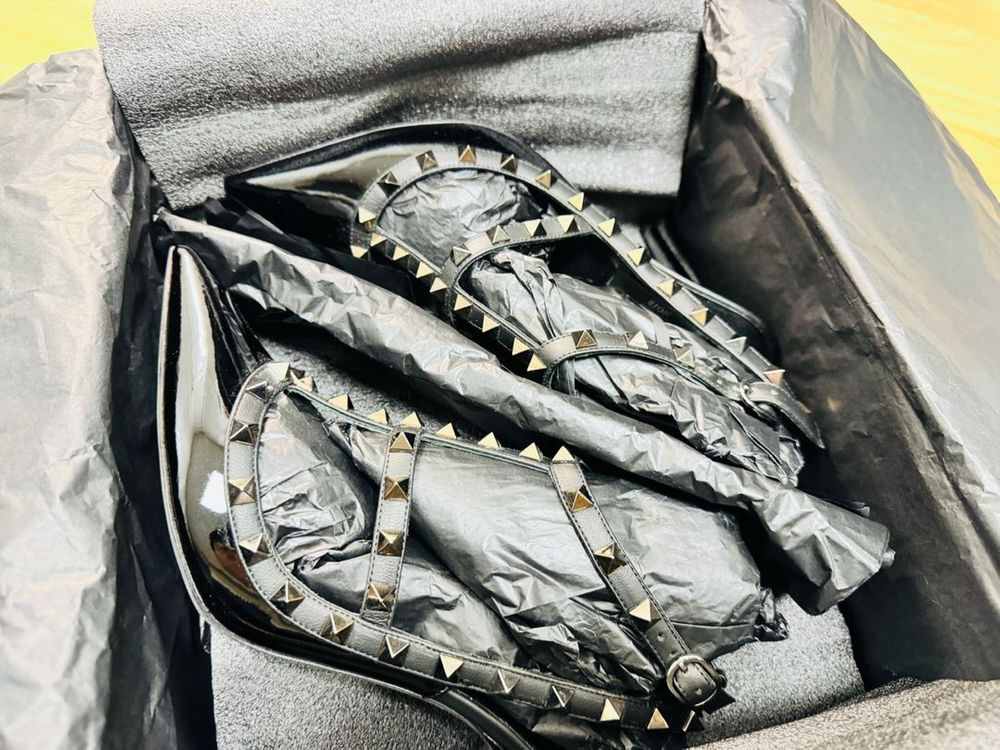 [정품] 발렌티노 가라바니 락스터드 앵클 스트랩 펌프스 (힐10cm) 245~250mm 이미지