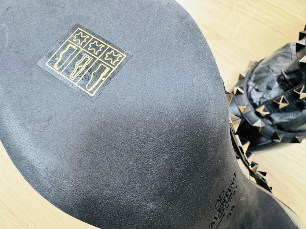 [정품] 발렌티노 가라바니 락스터드 앵클 스트랩 펌프스 (힐10cm) 245~250mm 이미지