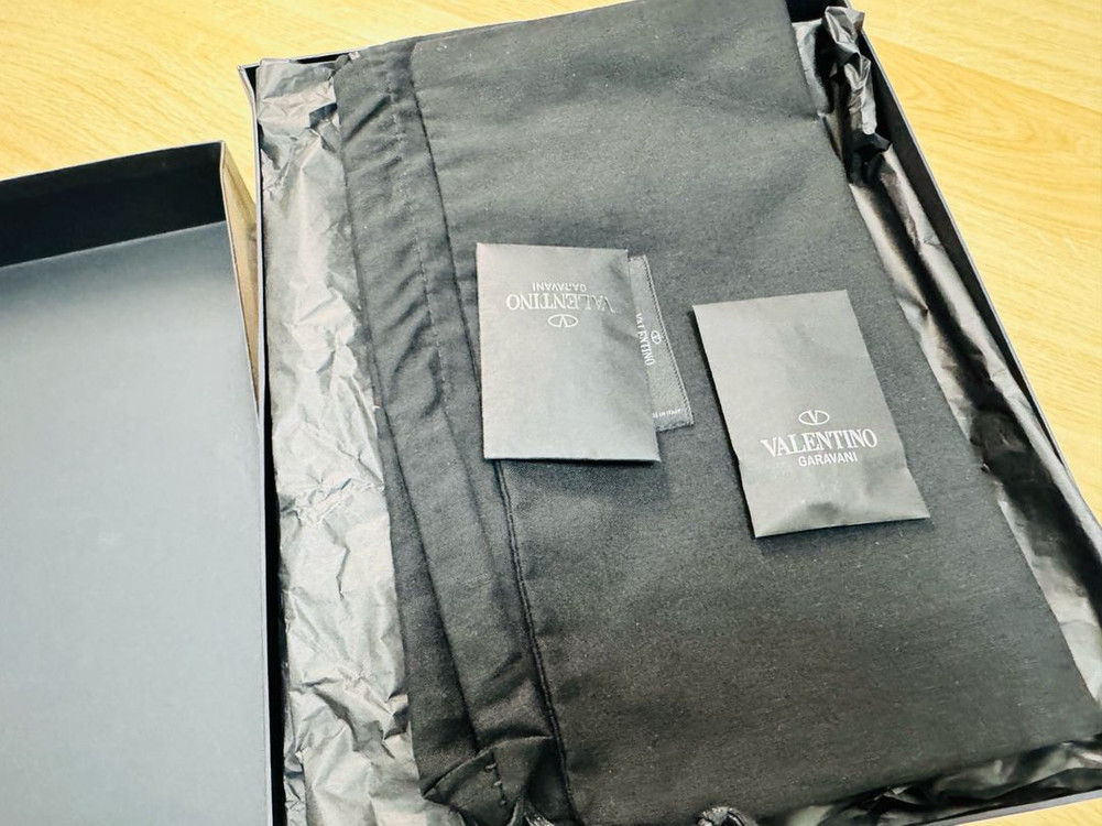 [정품] 발렌티노 가라바니 락스터드 앵클 스트랩 펌프스 (힐10cm) 245~250mm 이미지