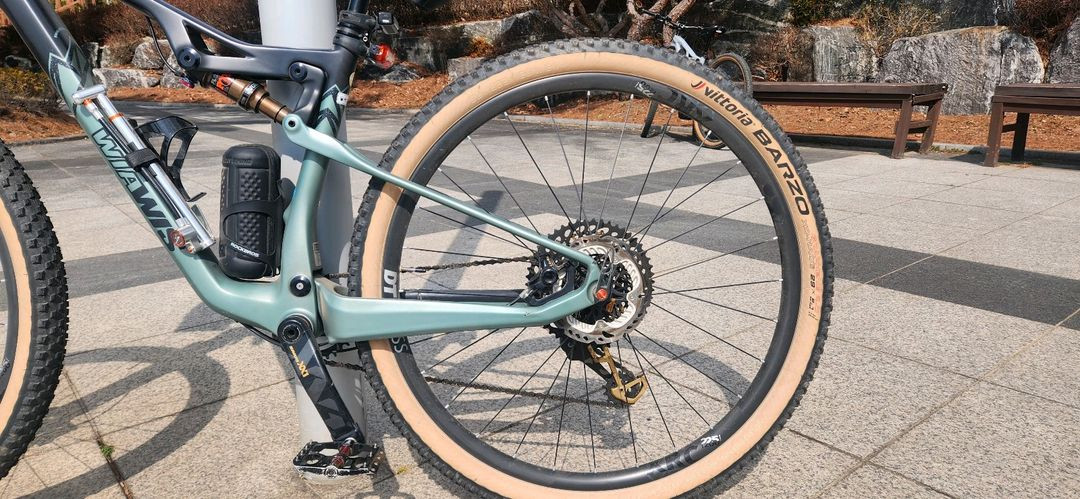 23년식 위아위스 프로알페카 사이즈M 판매합니다--1