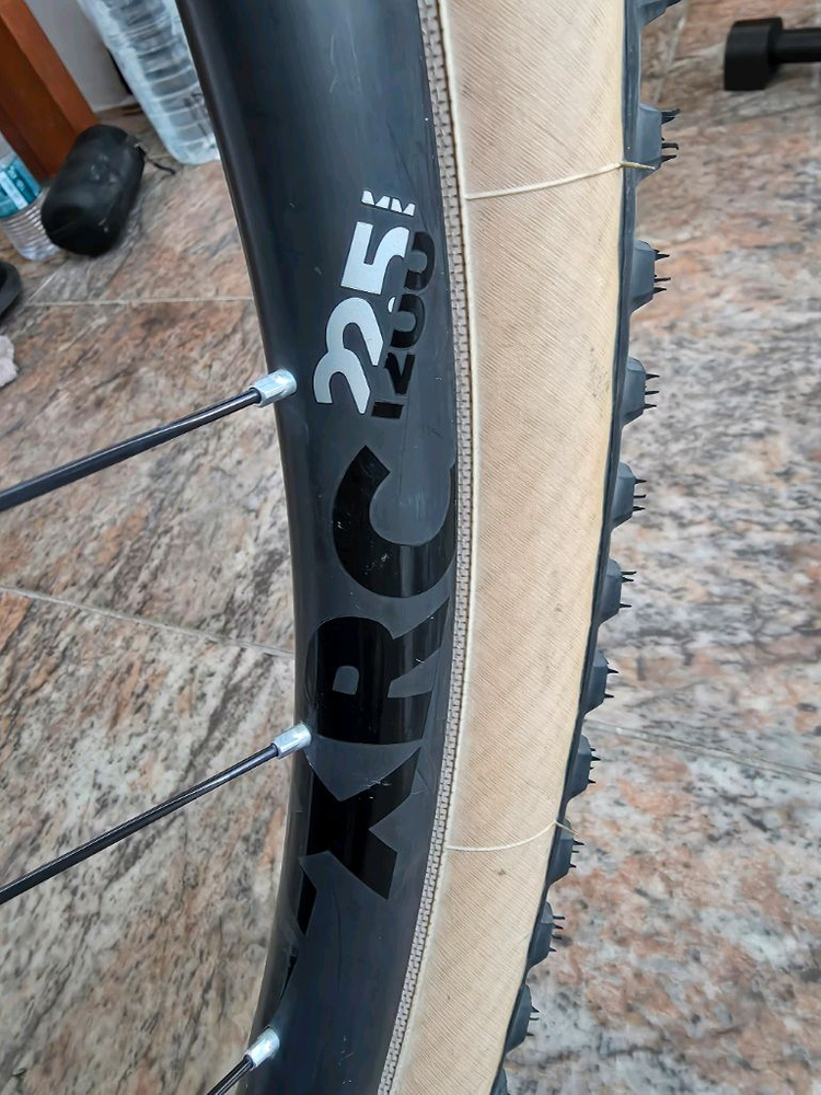 23년식 위아위스 프로알페카 사이즈M 판매합니다--5