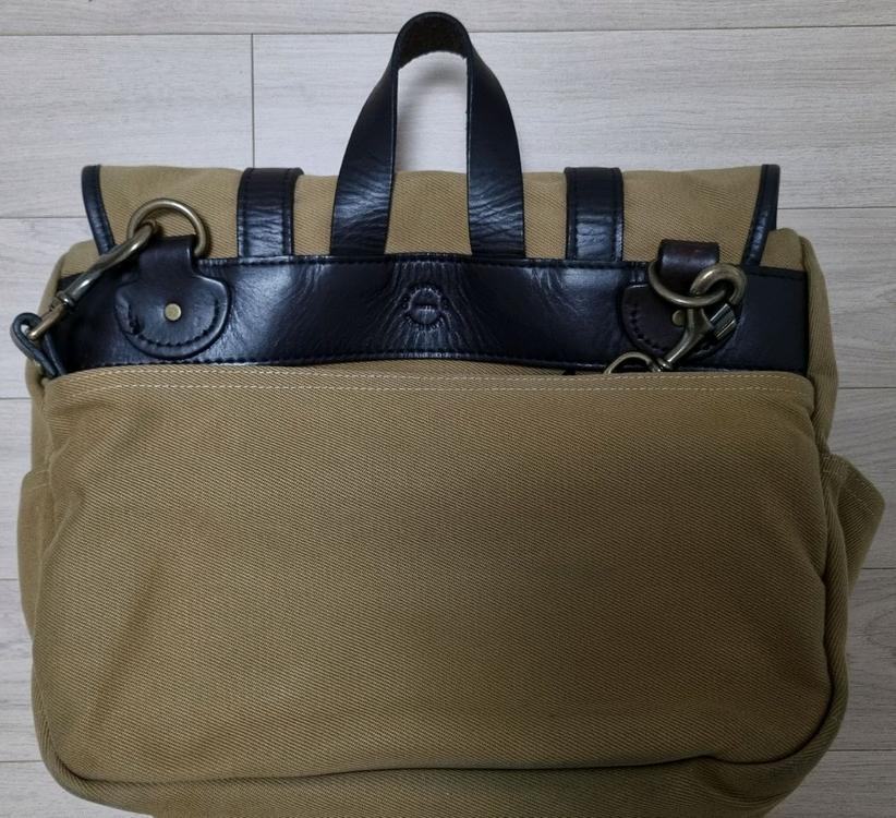 [FILSON] 필슨 미디움 필드백 TAN 이미지