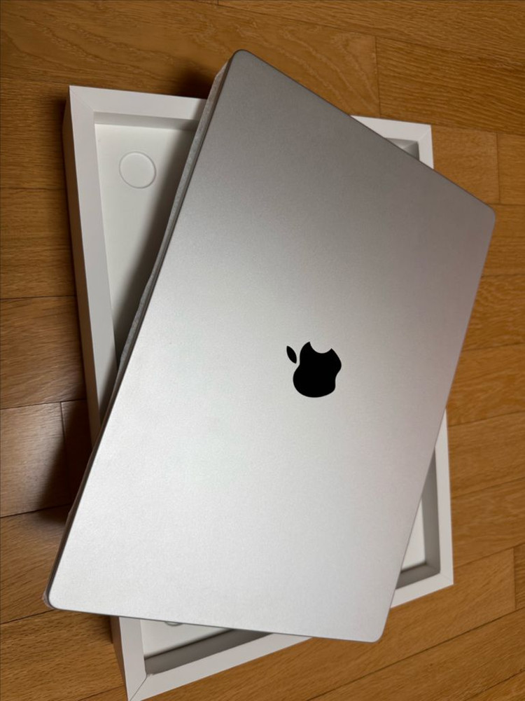 [가격인하] 맥북프로 실버 16인치 M4 Pro 24GB 512GB 풀박스 이미지