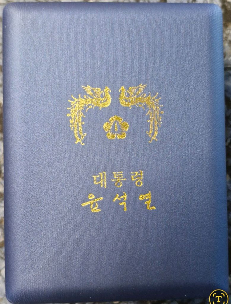 윤석열대통령 남자시계 미개봉 수집품 선물용 이미지