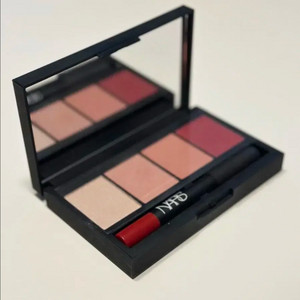 나스 홀리데이 사라문 치크 앤 립 팔레트 트루스토리 정가 83000원