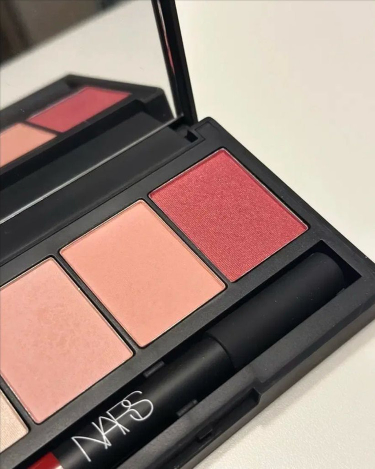 나스 홀리데이 사라문 치크 앤 립 팔레트 트루스토리 정가 83000원--3