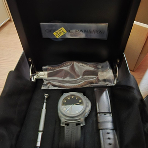 GMT 시계파네라이 루미노르 PAM00622 이미지