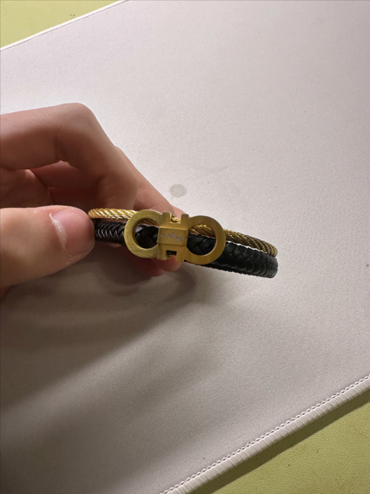 페라가모 팔찌--1