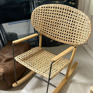 이케아 그뢰나달 라탄 흔들의자 이미지