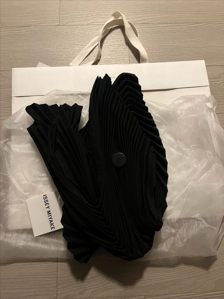 이세이미야케 26년 10월 웨이브 자켓--1