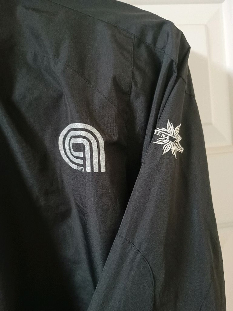 아레나 블랙 바람막이/자켓/점퍼 이미지