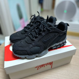 나이키 스투시 에어줌 스피리돈 케이지2 블랙 팝니다.