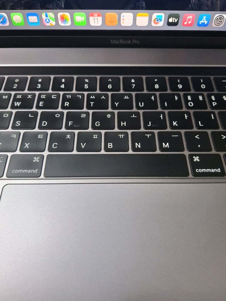 멕북프로 15인치 터치바 모델명 a1990 i7 16 ..최저가 42만--1