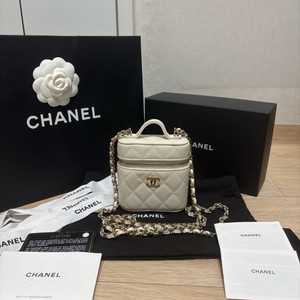 (새상품급, 정품) 샤넬 캐비어 램스킨 금장 베니티백 화이트 이미지