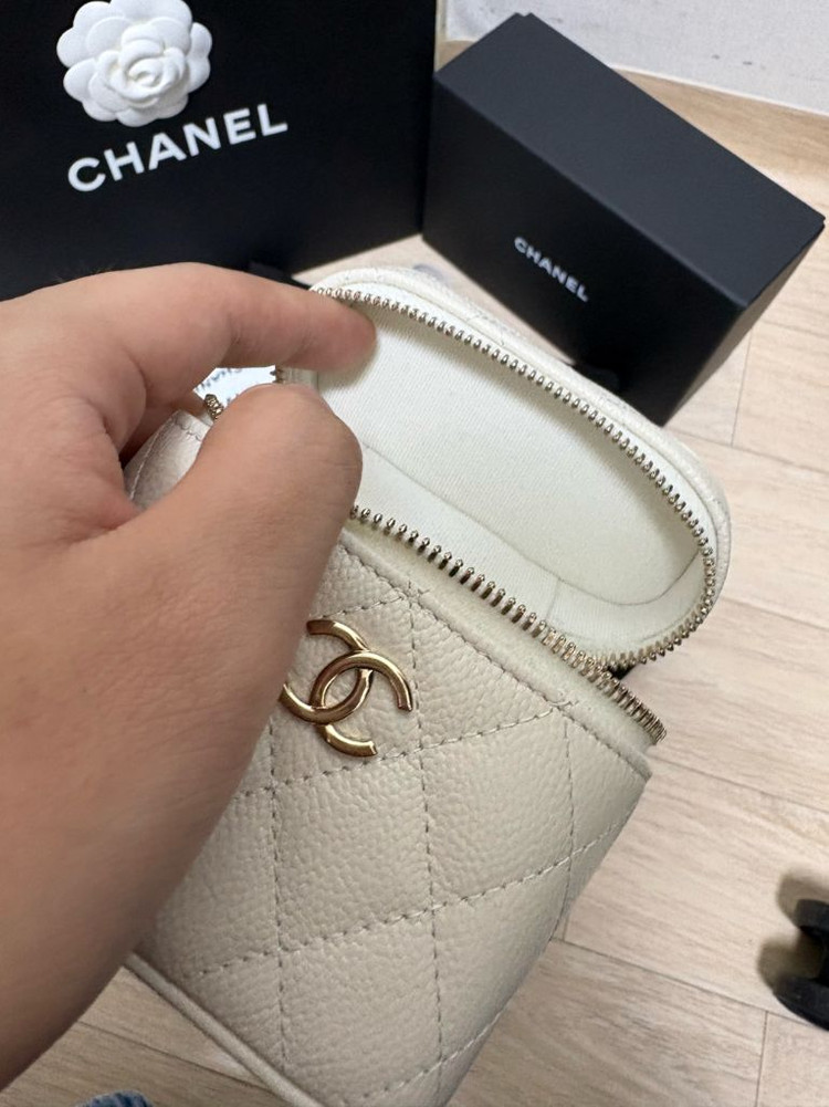 (새상품급, 정품) 샤넬 캐비어 램스킨 금장 베니티백 화이트 이미지