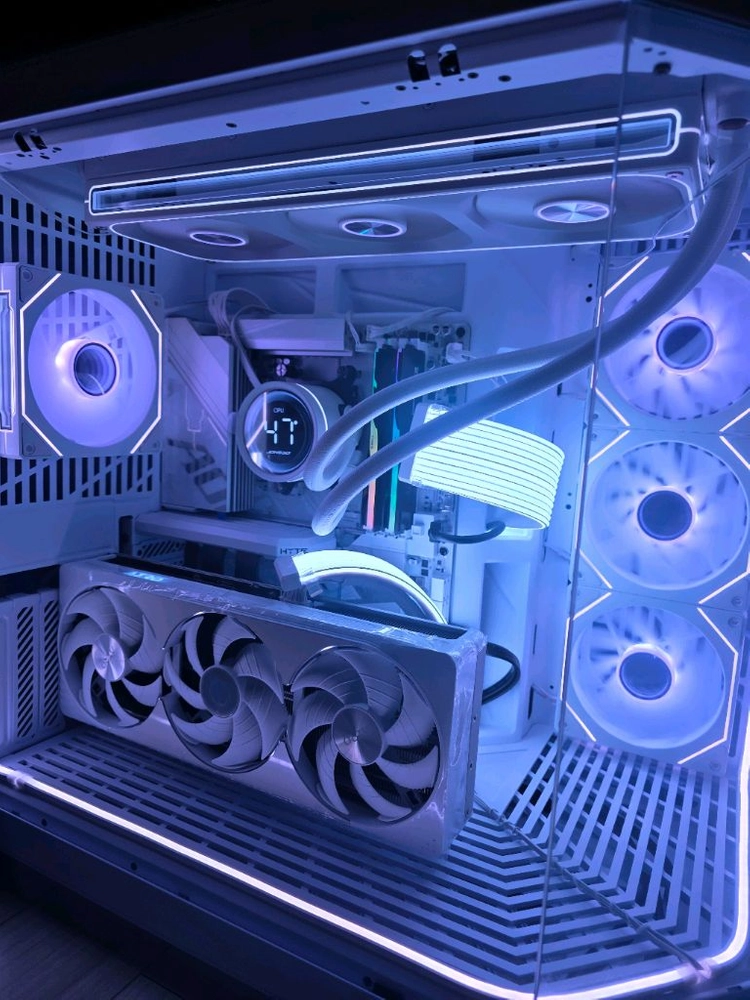 라이젠7 9800X3D RTX5080 Y70 본체 팝니다 이미지