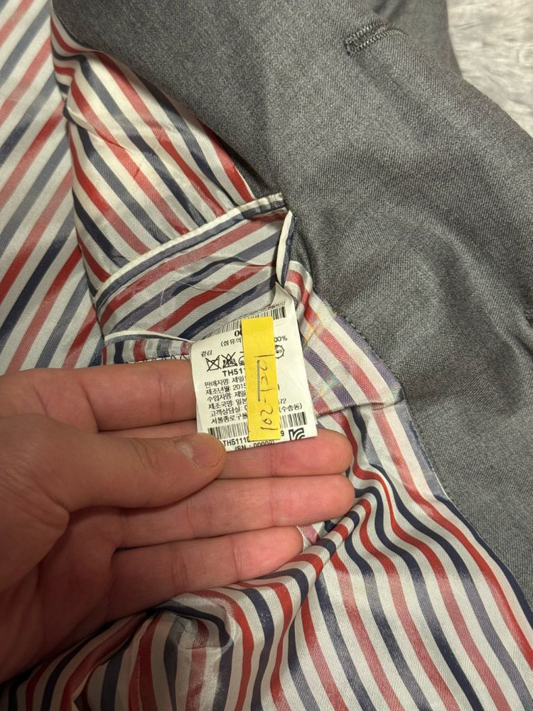 톰브라운 그레이 수트 2, 1--2