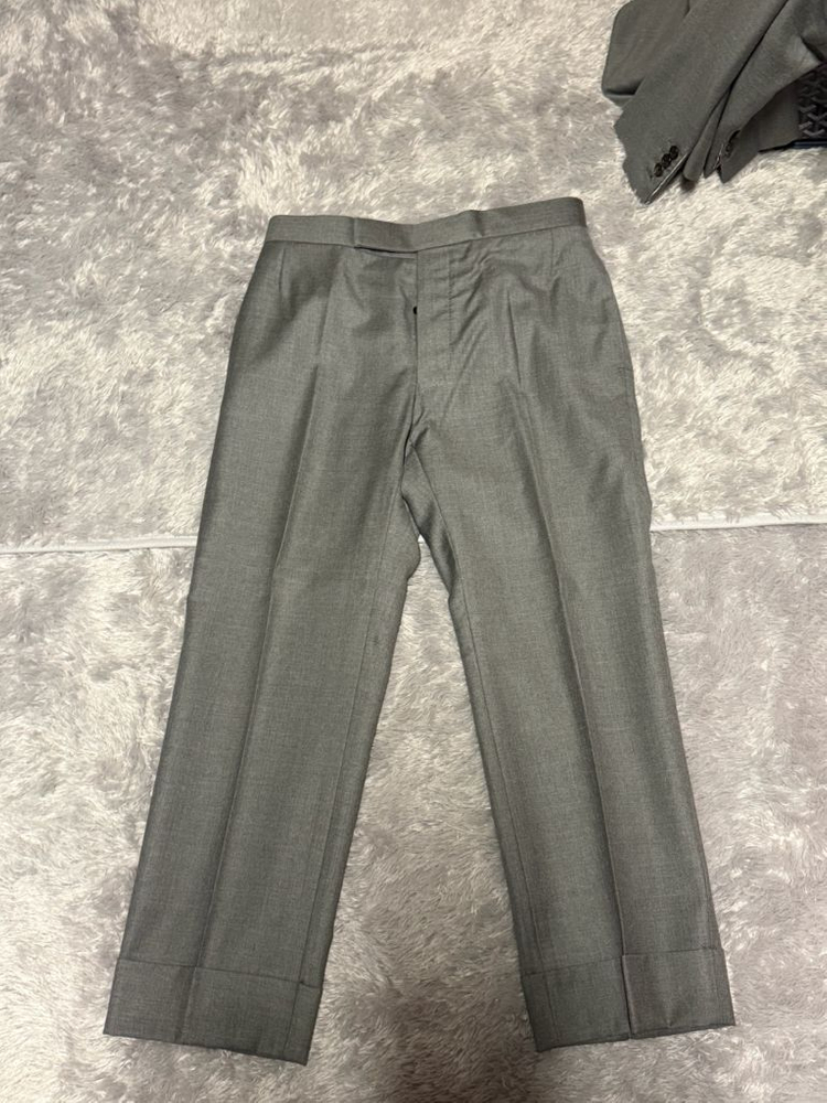 톰브라운 그레이 수트 2, 1--3