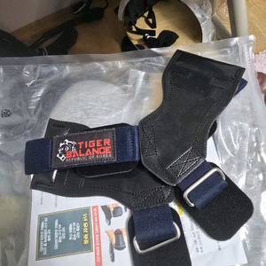 타이거 밸런스 리프팅 그립 바디리더 훅 그립 헬스 스트랩 팔아요타이거 밸런스 네이비 S사이즈 개당 25000원타이거 이미지