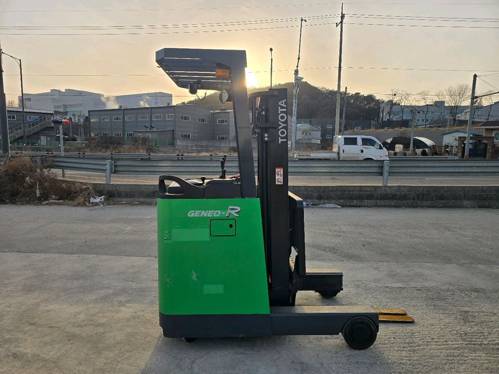 전기지게차의 대장! 토요타 1.5톤 입승식 리치 전동지게차(20년식 배터리) 600만원에 팝니다 이미지
