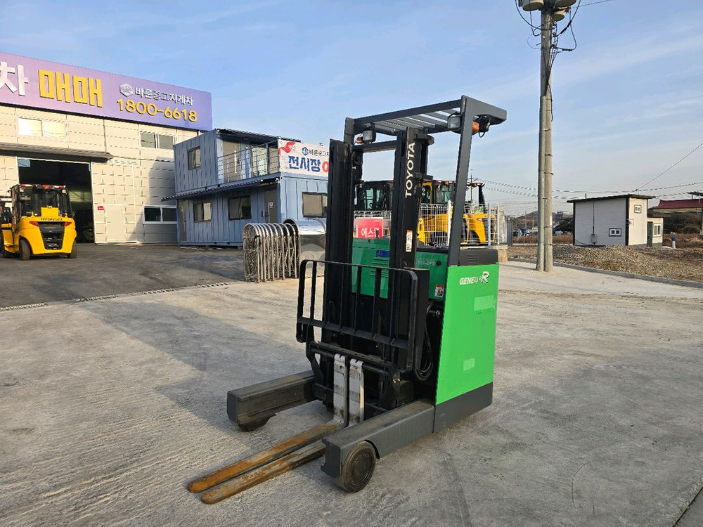 전기지게차의 대장! 토요타 1.5톤 입승식 리치 전동지게차(20년식 배터리) 600만원에 팝니다 이미지