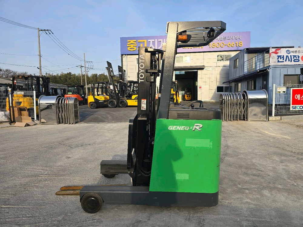 전기지게차의 대장! 토요타 1.5톤 입승식 리치 전동지게차(20년식 배터리) 600만원에 팝니다 이미지