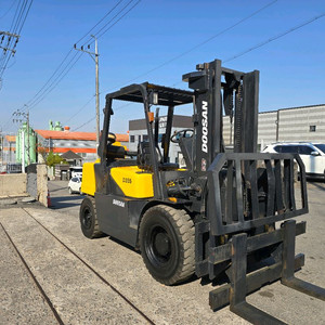 두산 3.5톤 중고지게차 힌지드 흰지드 바가지 디젤지게차 1050만원에 팝니다.