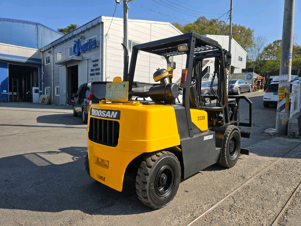 두산 3.5톤 중고지게차 힌지드 흰지드 바가지 디젤지게차 1050만원에 팝니다. 이미지