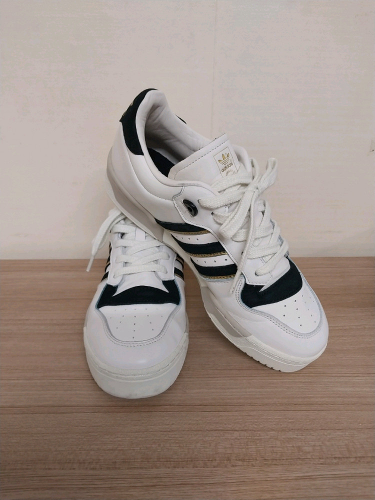 남성 아디다스 라이벌리 86 로우 가죽 스니커즈, 운동화 (255) 이미지