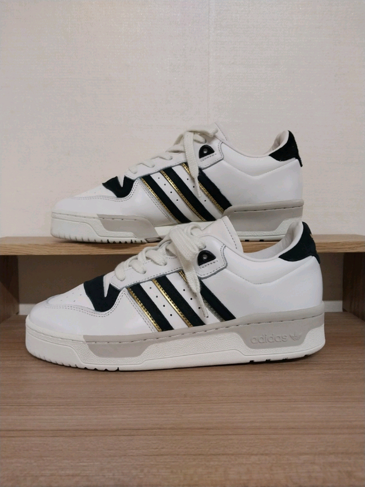 남성 아디다스 라이벌리 86 로우 가죽 스니커즈, 운동화 (255) 이미지