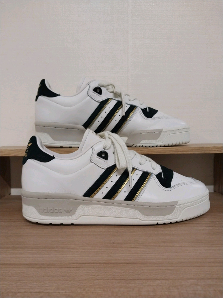 남성 아디다스 라이벌리 86 로우 가죽 스니커즈, 운동화 (255) 이미지