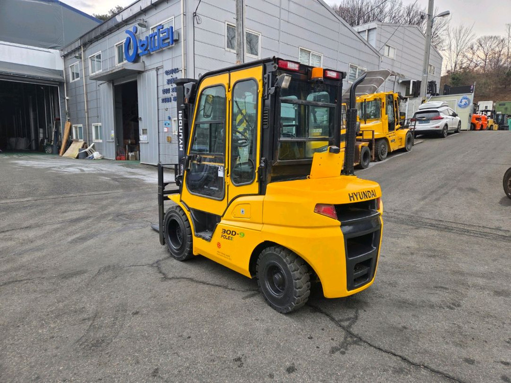 특A급 현대 3톤 3단마스트 17년식 자동발 캐빈 2300만원 디젤 중고지게차 팝니다. 이미지