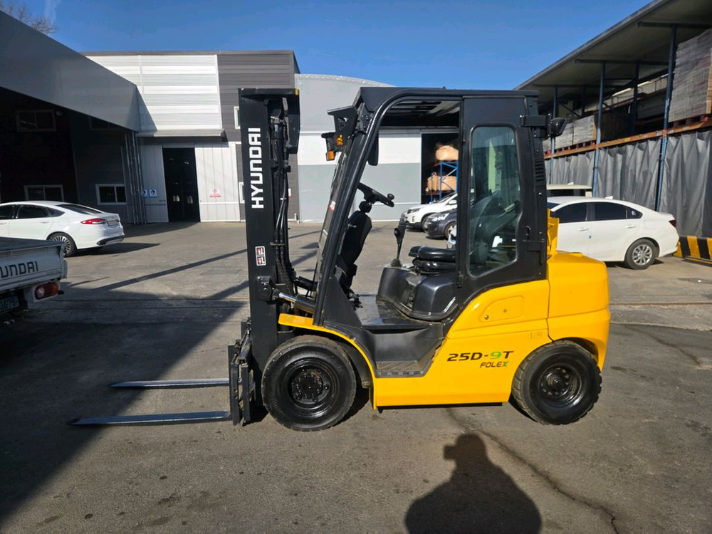 현대 2.5톤 14년식 반캐빈 쉬프트 디젤지게차 중고지게차 1600만원 싸게 팝니다. 이미지