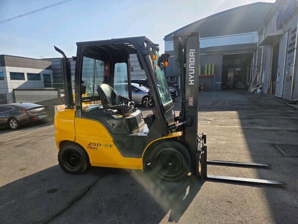 현대 2.5톤 14년식 반캐빈 쉬프트 디젤지게차 중고지게차 1600만원 싸게 팝니다. 이미지