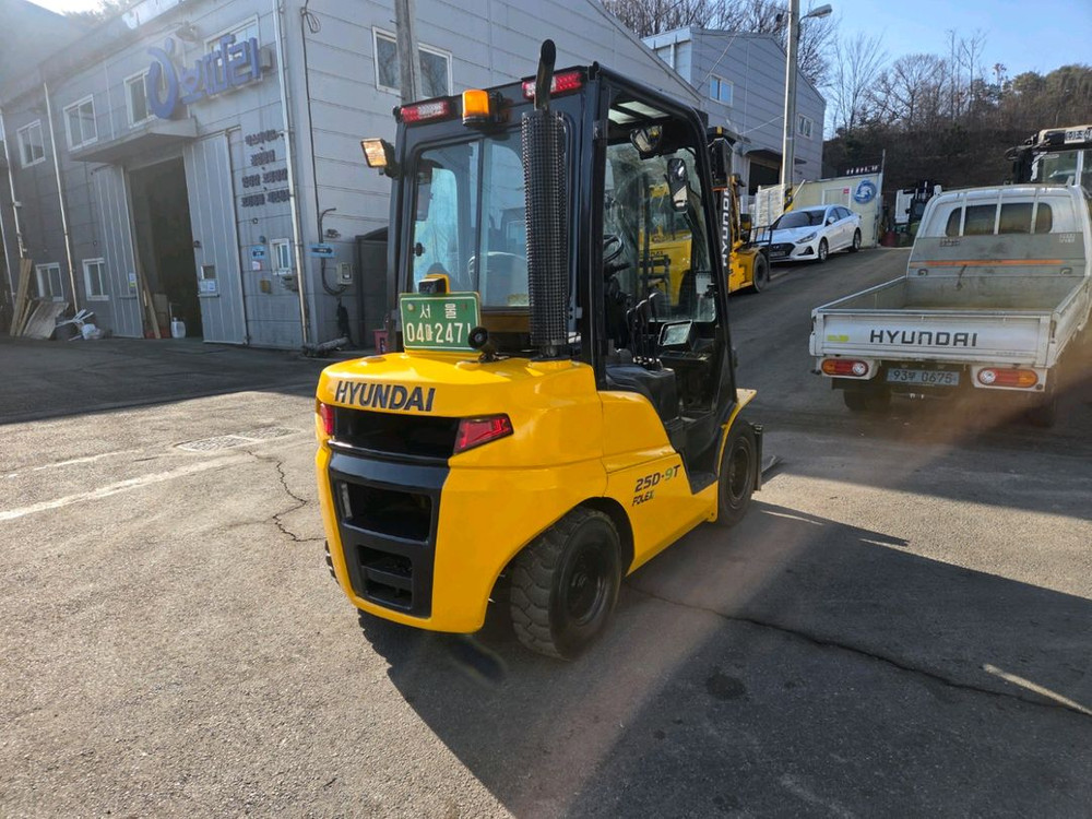 현대 2.5톤 14년식 반캐빈 쉬프트 디젤지게차 중고지게차 1600만원 싸게 팝니다. 이미지