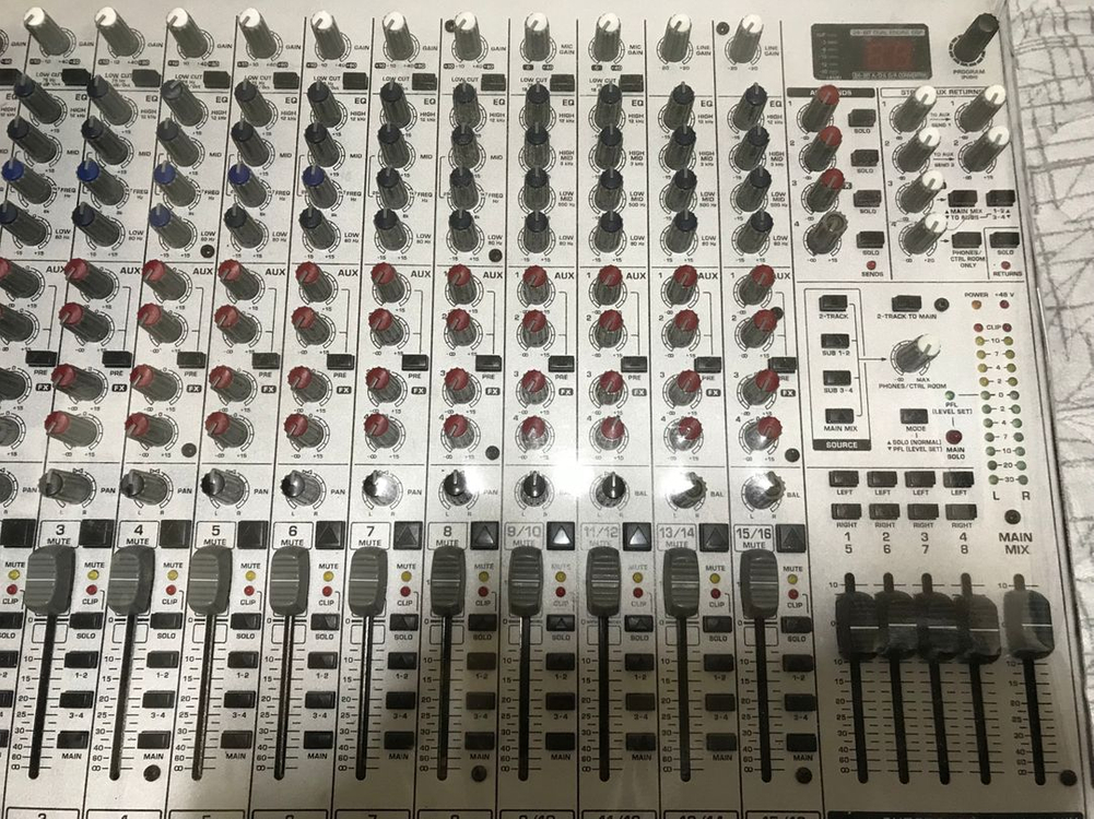 Behringer UB2442FX-PRO 믹서 이미지