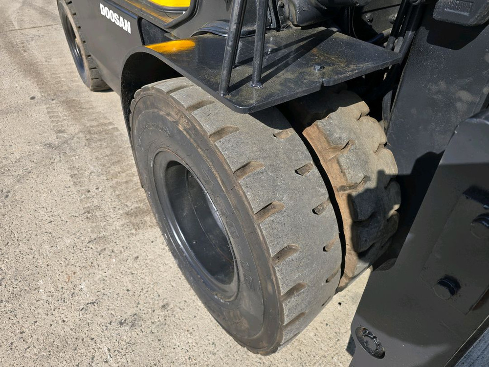 A급 두산 4.5톤 3단마스트 캐빈 자동발 중고 디젤지게차 1650만원 싸게 팝니다. 이미지