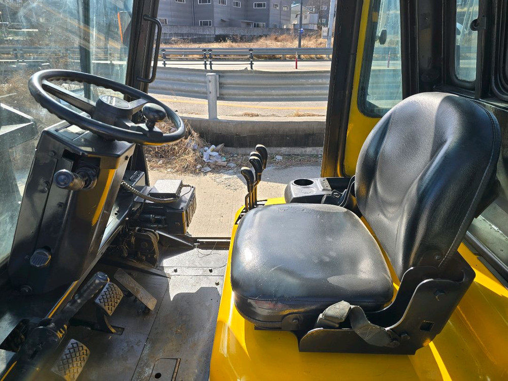 A급 두산 4.5톤 3단마스트 캐빈 자동발 중고 디젤지게차 1650만원 싸게 팝니다. 이미지