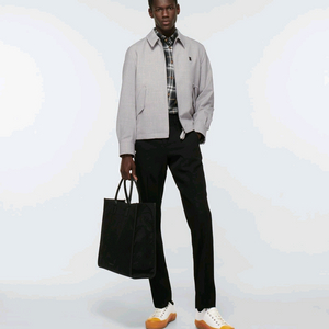 새상품 버버리 그레이 TB로고 블루종 자켓 팝니다.