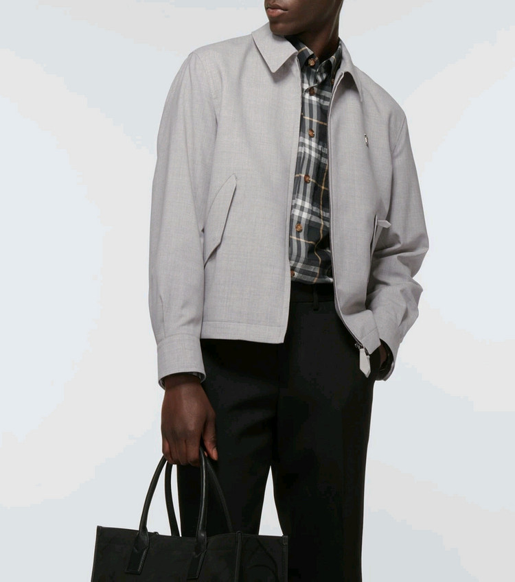 새상품 버버리 그레이 TB로고 블루종 자켓 팝니다.--1