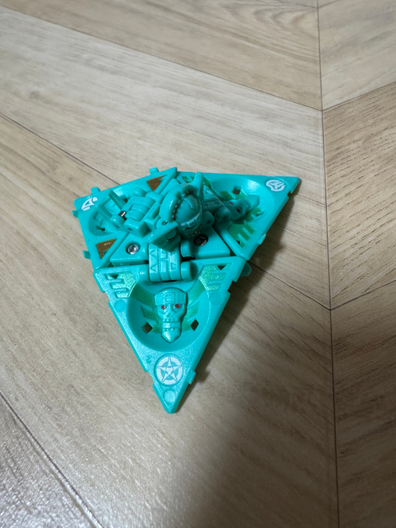 바쿠간 트랩인 트라이어드 엘 콘도르--1