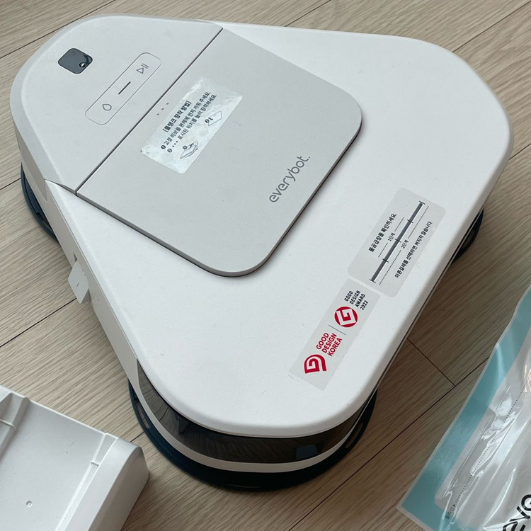 에브리봇 쓰리스핀 EVO 물걸레 청소기 이미지