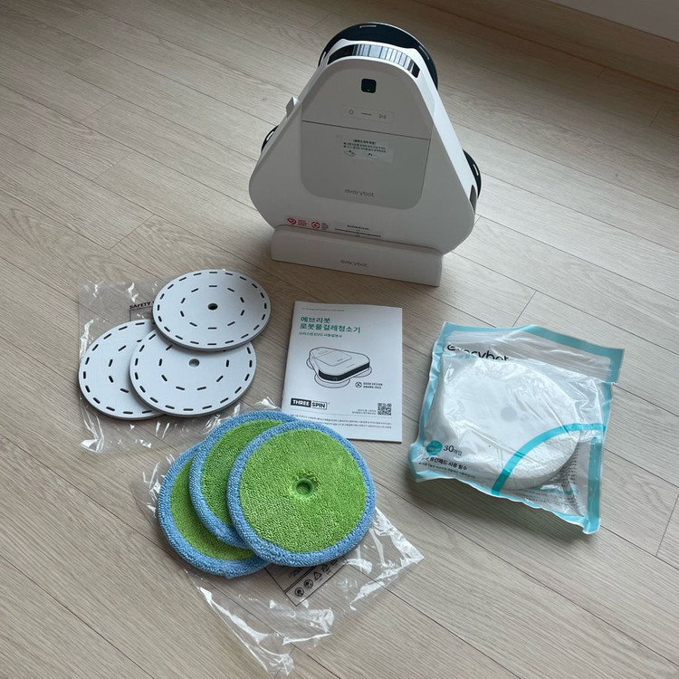 에브리봇 쓰리스핀 EVO 물걸레 청소기 이미지